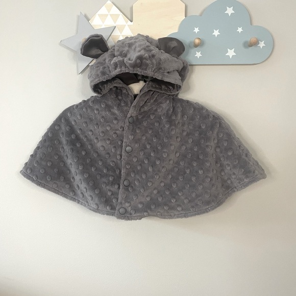 5/$50+FS [12-18m] Charcoal Minky Dot Baby Hooded Cape - Picture 2 of 3